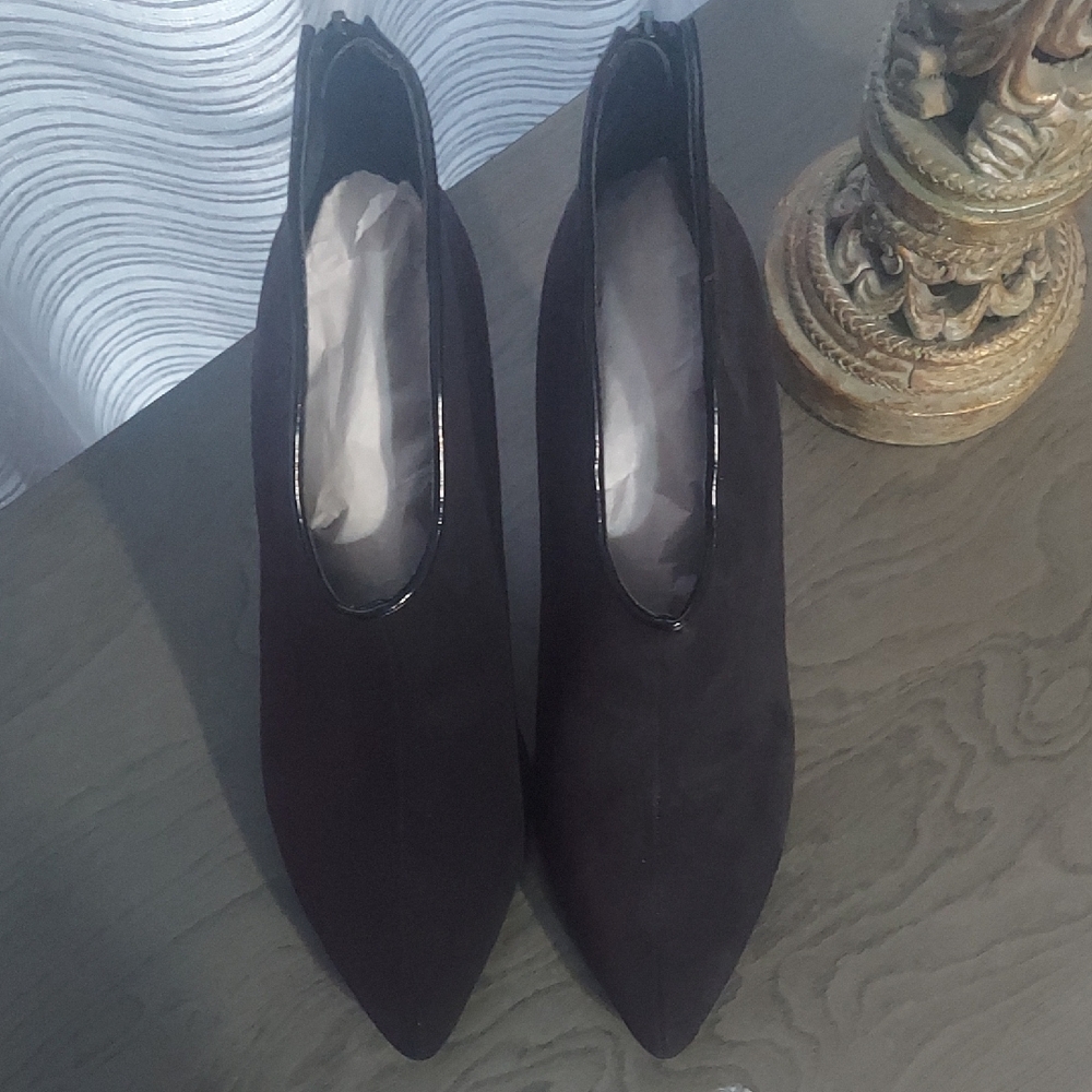 Carlos Santana Sleek Black Faux Suede Ankle Booties Size 9